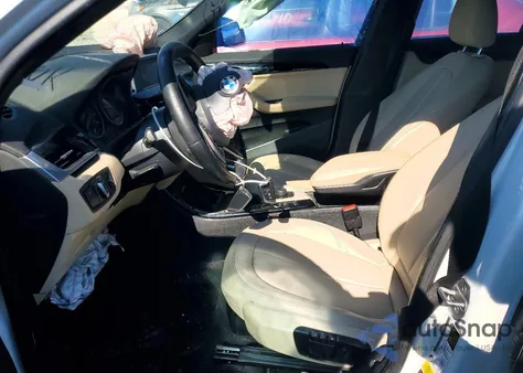 2016 BMW X1 xDrive28I z USA, uszkodzony, nr VIN WBXHT3C34G5F64870